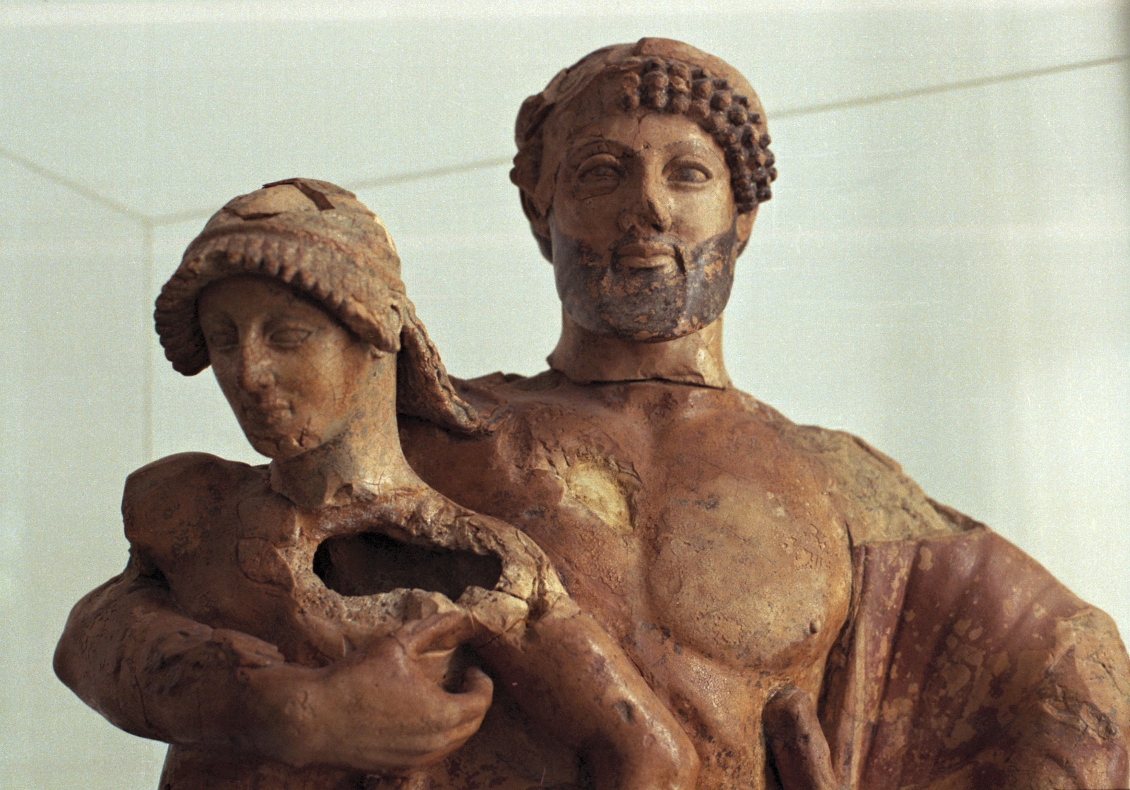 Zeus rapisce Ganimede, gruppo in terracotta dal Museo Archeologico di Olimpia